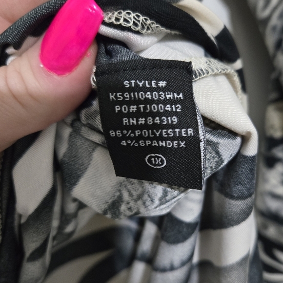 STRAZZI Animal Print Blouse Women's Size 1X Silky Lightweight 3/4 Sleeve - Picture 8 of 13